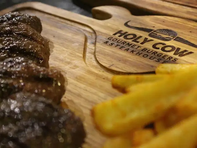 Holy Cow Gourmet Burgers & Steakhouse'nin yemek ve ambiyans fotoğrafları 33