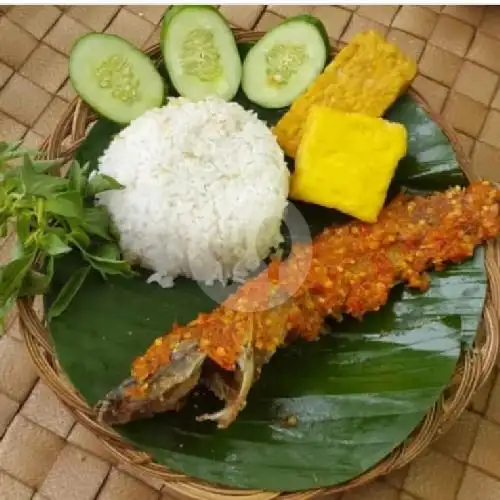 Gambar Makanan Ayam Penyet Sambal Ijo Bang Jamal 9