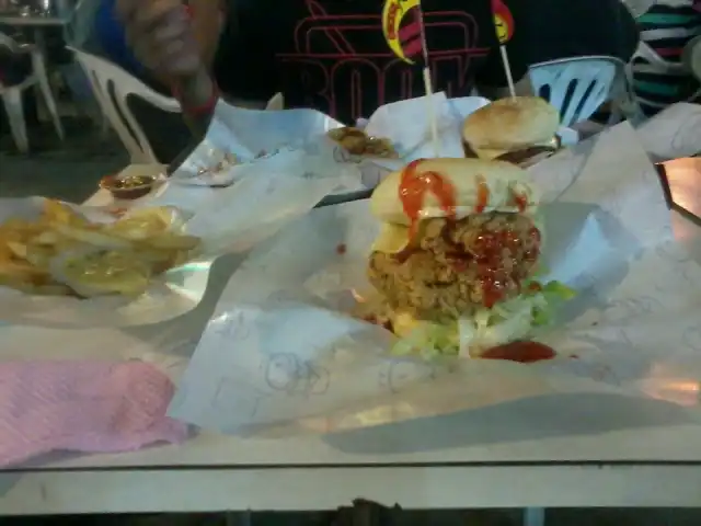 Burger Bakar Kaw Kaw Food Photo 16