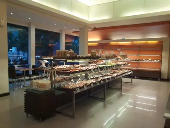 Gambar Makanan Eaton Bakery and Restaurant Arjuna 18