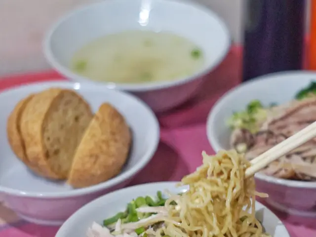 Gambar Makanan Bakmi Ayam Kampung Alek 14