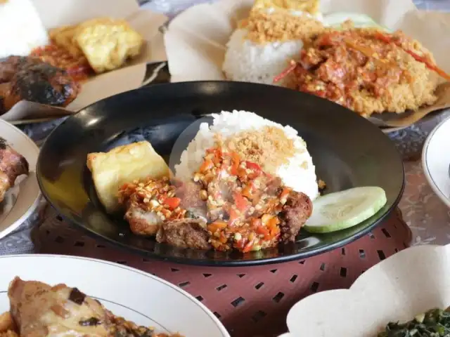 Gambar Makanan Ayam Goreng Nelongso, Bangkalan 13