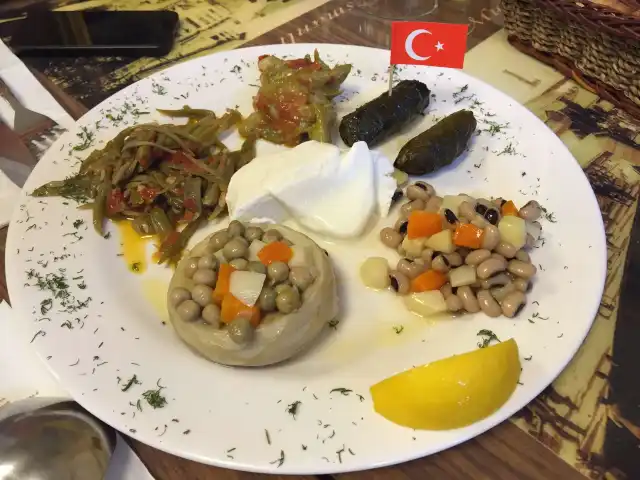 Güler Osmanlı Mutfağı'nin yemek ve ambiyans fotoğrafları 46