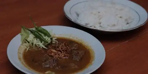 Tongseng Sapi & Ayam Nazwa, Pakuncen