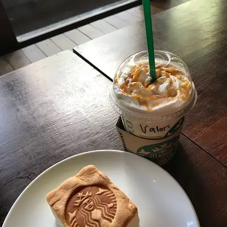 Gambar Makanan Starbucks Griya Santrian 3