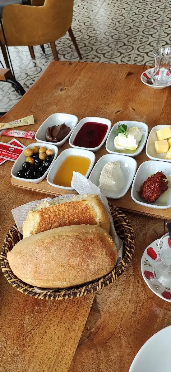 Hsb Sarıyer Börek & Kahvaltı Küçükyalı'nin yemek ve ambiyans fotoğrafları 6