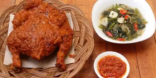 AYAM BAKAR TALIWANG DAN PANGSIT GORENG OMWA