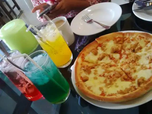 Gambar Makanan Hot n Fresh Pizza Pizza 1