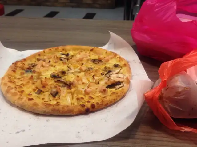 Domino's Pizza Food Photo 8