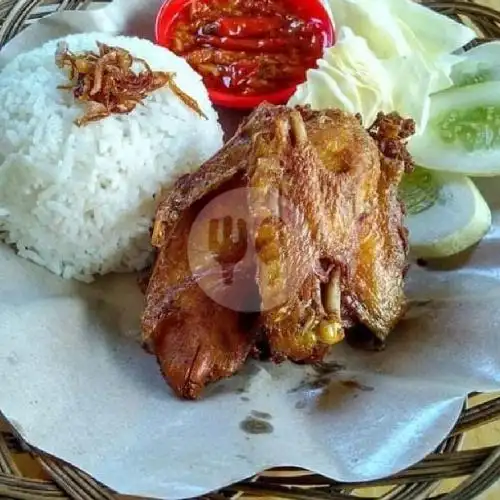 Gambar Makanan Ayam Penyet Sambel Ijo Den Sinyoh, Sukajadi 6