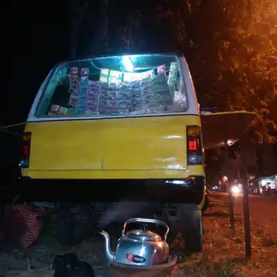 Angkringan Mobil Kuning (Wong Solo)