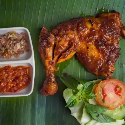 Mamaja nasi ayam dan ayam penyet