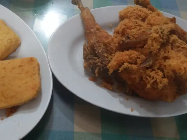 Gambar Makanan Ayam Goreng Suharti 8