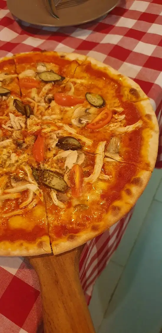 Gambar Makanan Luca's Pizza @Hotel Blambangan 2