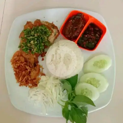 Gambar Makanan Ayam Penyet Kak Tari, Komplek Taman Setiabudi Indah I 6