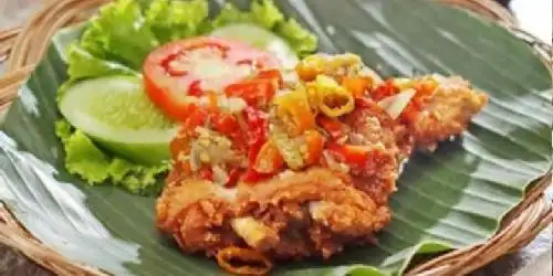 Ayam Geprek dan Rujak Es krim Mas Ari,  Dukuh