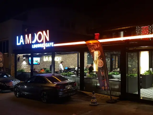 La Moon Lounge & Cafe'nin yemek ve ambiyans fotoğrafları 11