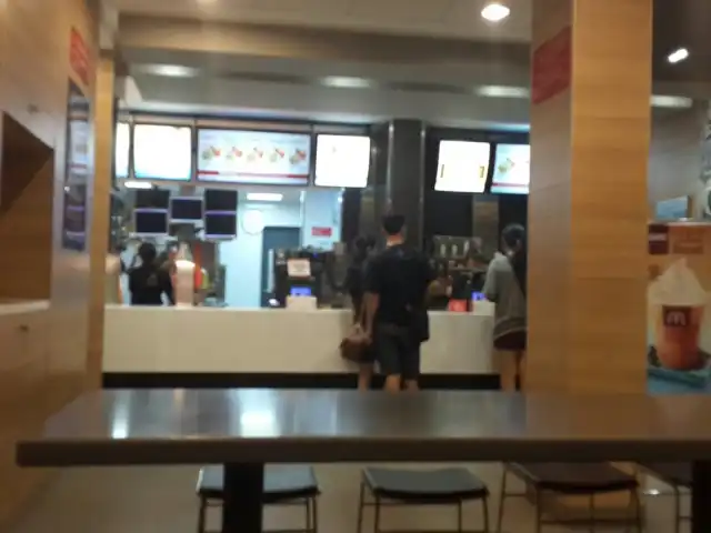 Gambar Makanan McD Sunset Road 1