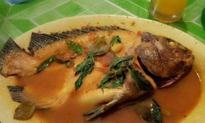 Gambar Makanan Gule Kepala Ikan Mas Agus 3