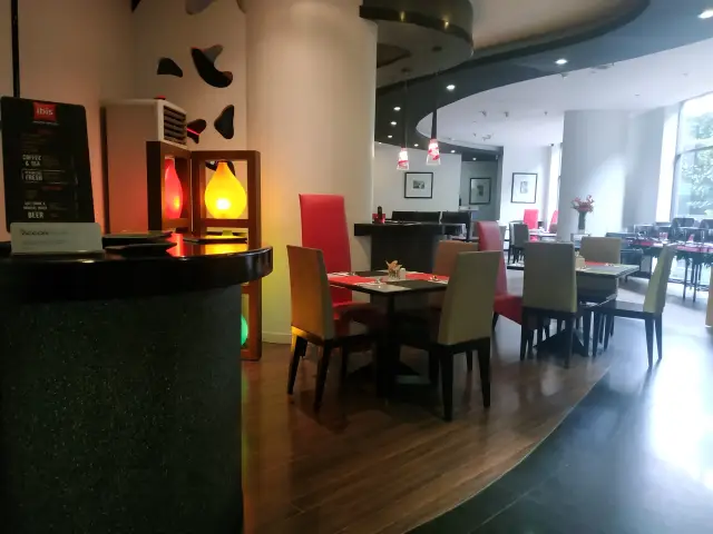 Gambar Makanan La Table - Ibis Jakarta Arcadia Hotel 4