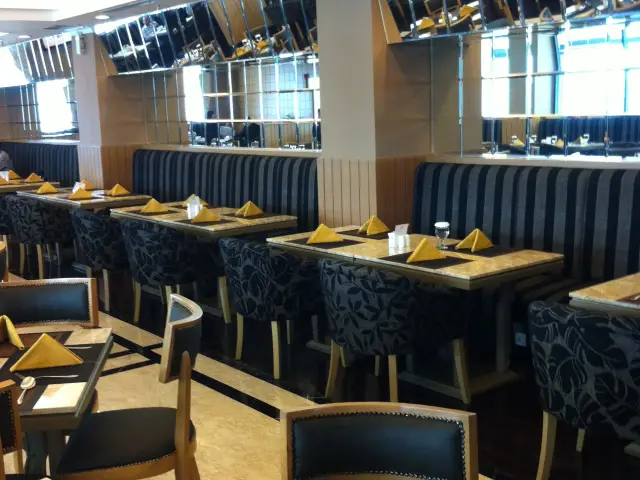 Gambar Makanan The Galley - Royal Kuningan Hotel 15