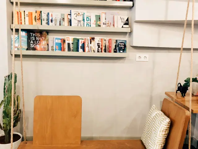 Village Coffee & Books'nin yemek ve ambiyans fotoğrafları 16