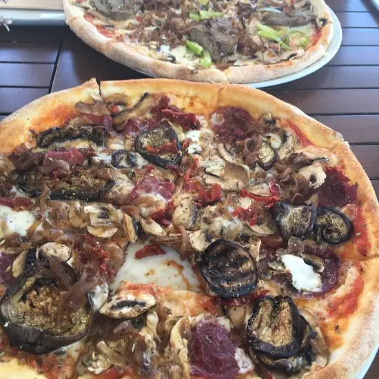 Olivia's Pizzeria'nin yemek ve ambiyans fotoğrafları 1
