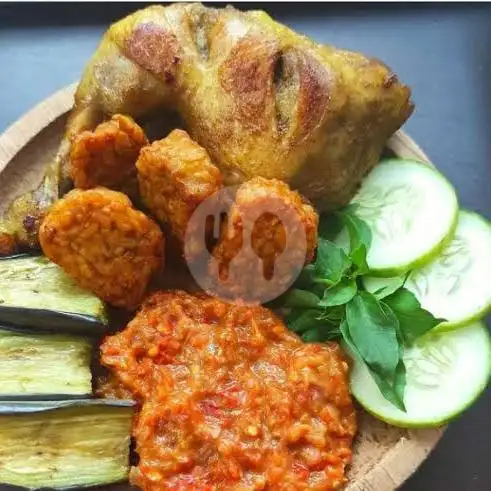 Gambar Makanan Ayam Lalapan Jumbo Bu-Siska, Banjarbaru 2