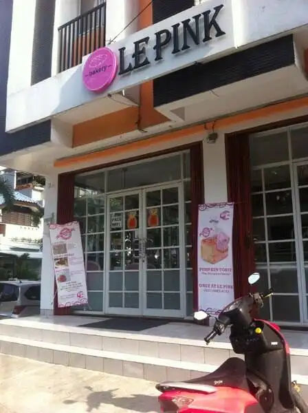 Gambar Makanan Le Pink Bakery 8