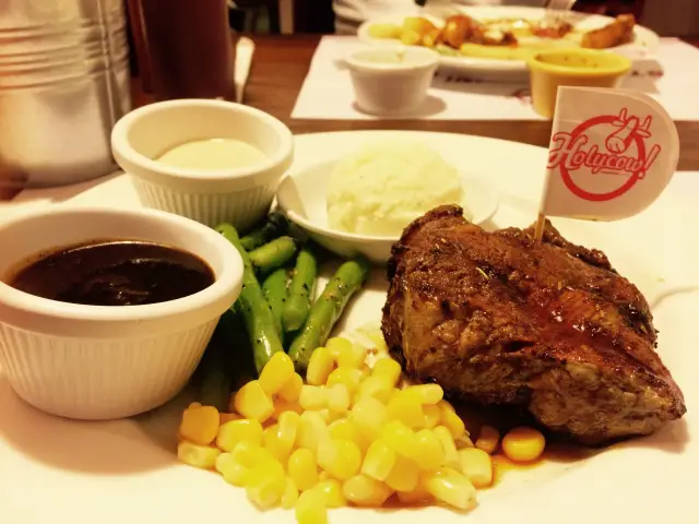 Gambar Makanan Steak Hotel by Holycow! 5