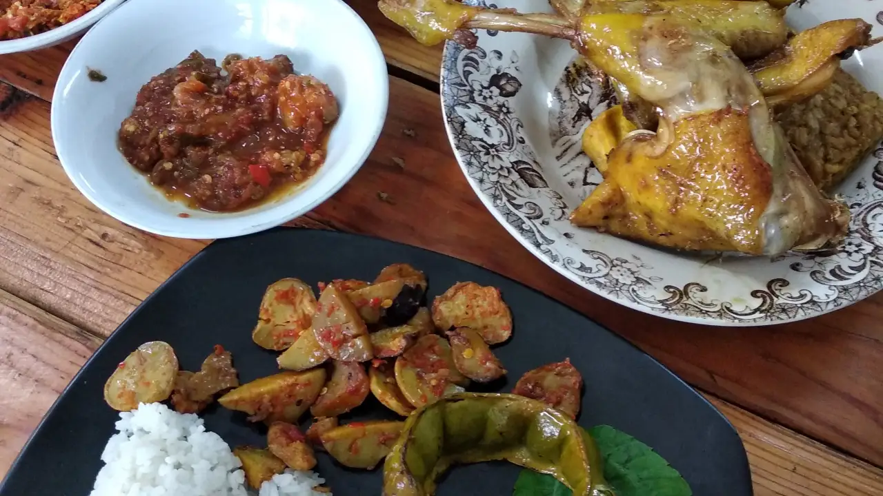 Kedai Nasi Dulang Cianjur Rahmawati