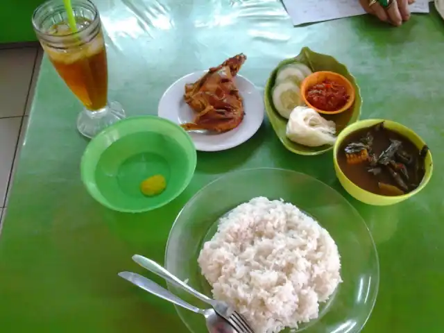 Gambar Makanan rumah makan sop iga sapi & ayam goreng 1