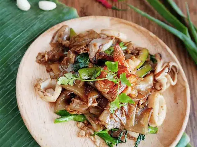 Gambar Makanan Larb Thai Cuisine 9