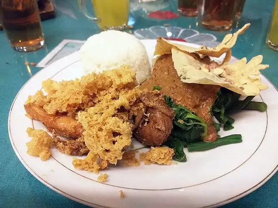 Gambar Makanan Ayam Goreng Suharti 4