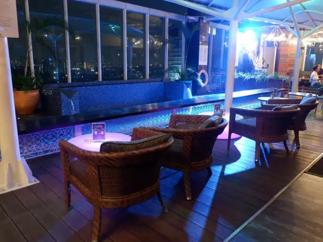 Gambar Makanan Karumba Rooftop Rum Bar 11