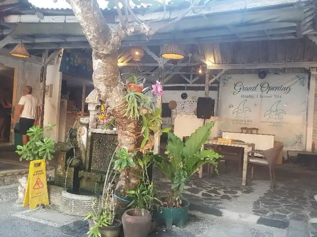 Gambar Makanan SanghyangBay Bar and Restaurant 4