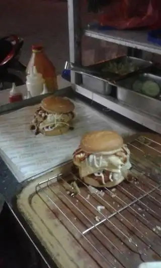 Dinburger Food Photo 2