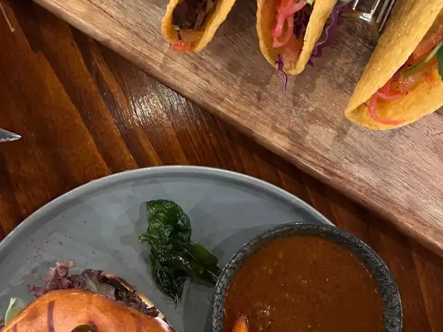 Elcantina Mexican Cuisine