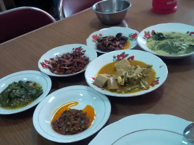 Gambar Makanan Rumah Makan Padang Medan 2