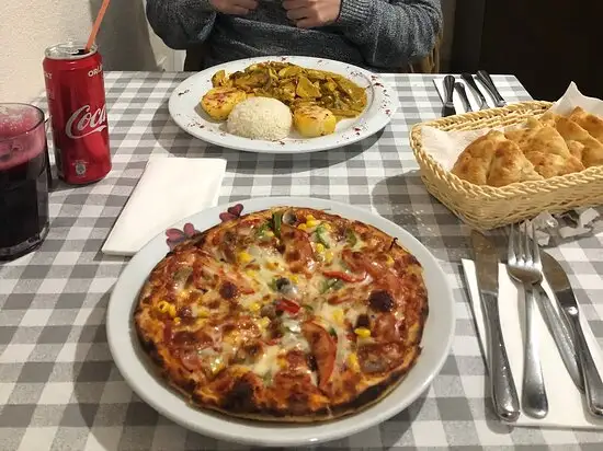 Ozi Pizza and Pasta'nin yemek ve ambiyans fotoğrafları 9