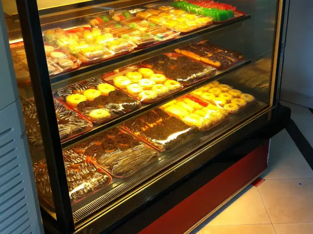 Gambar Makanan Regina's Bakery 10