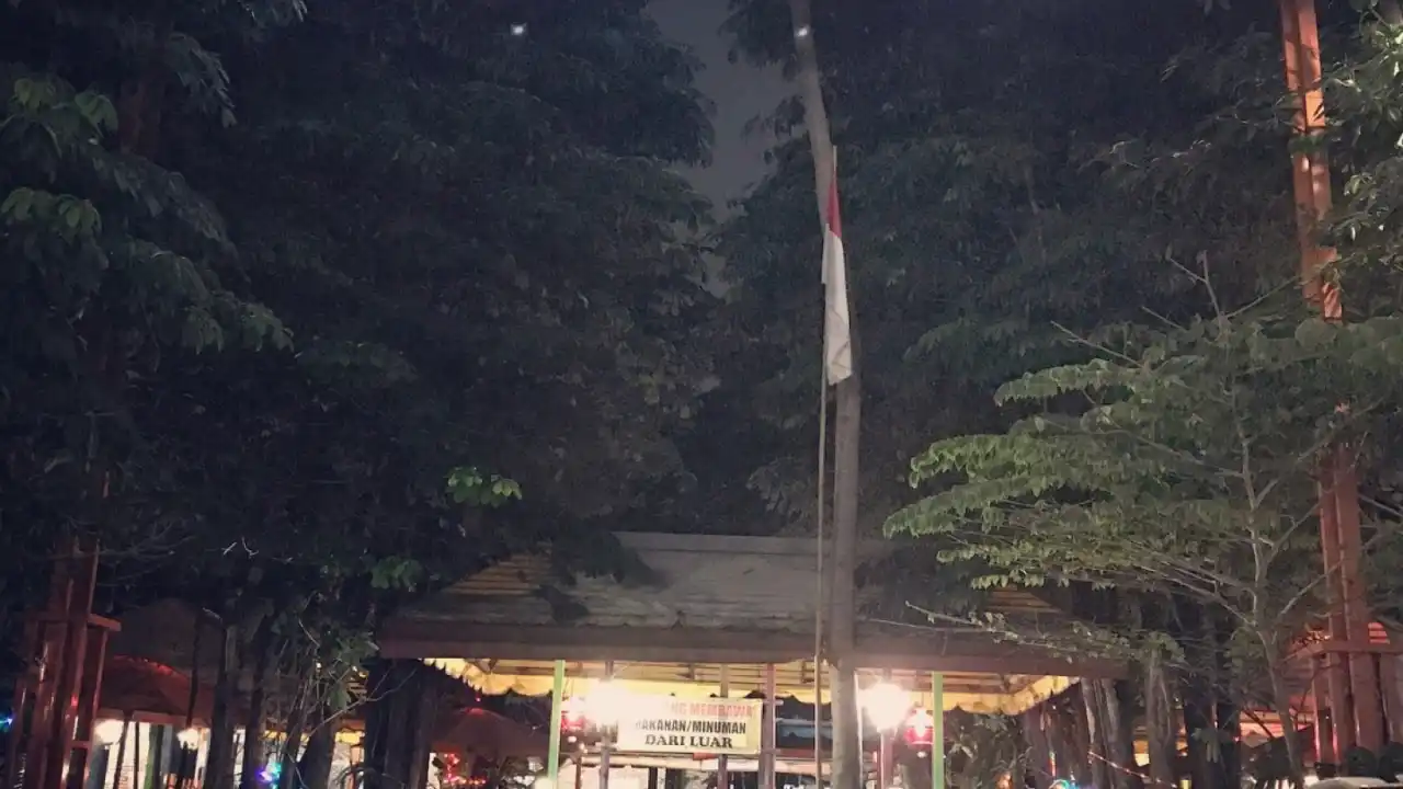 Taman Kuliner Jatiwaringin