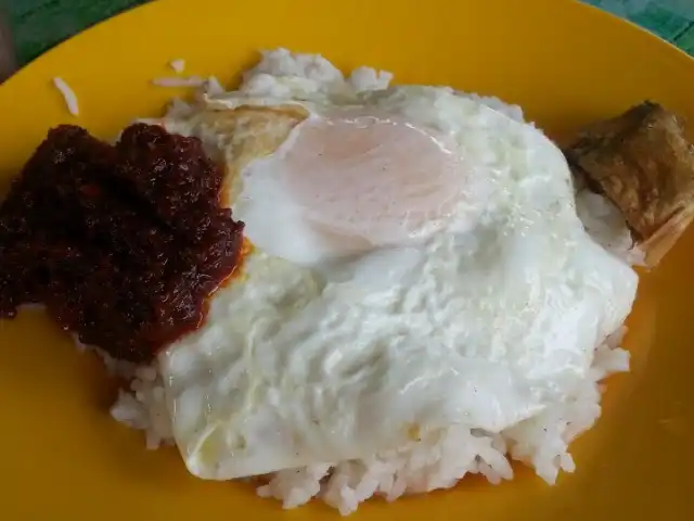 nasi lemak ikan masin Food Photo 12