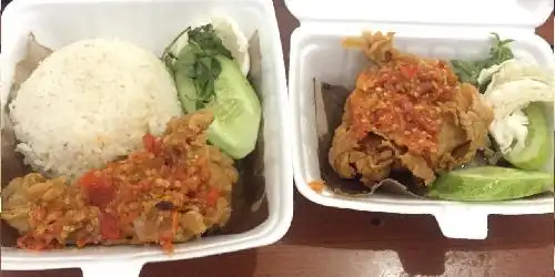 Ayam Geprek Selvi, Angka Wijaya