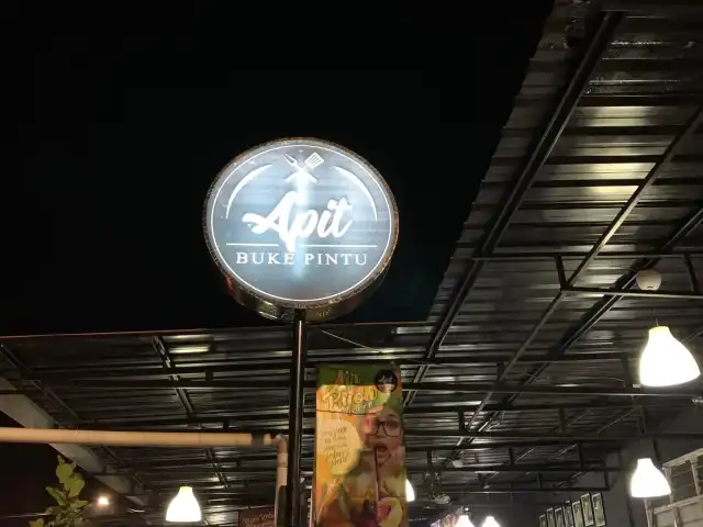 Apit Buke Pintu Cafe