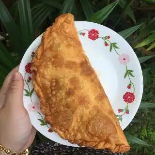 Giant Karipap Food Photo 1