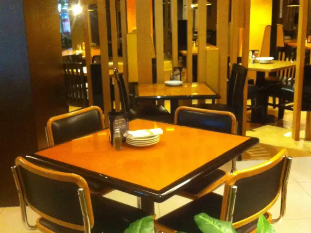 Gambar Makanan California Pizza Kitchen 10