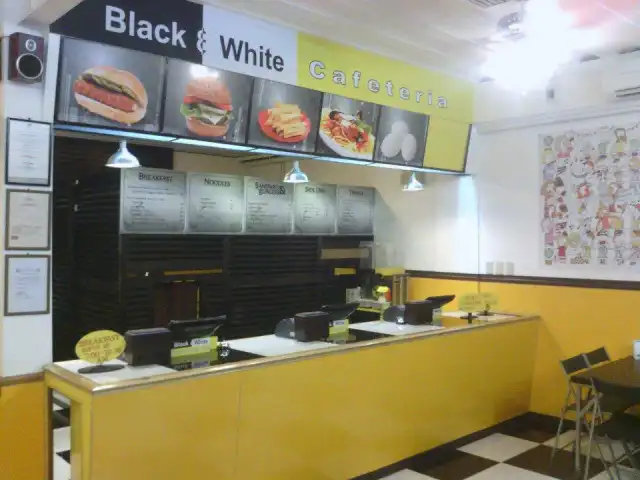 Black & White Cafeteria Food Photo 8