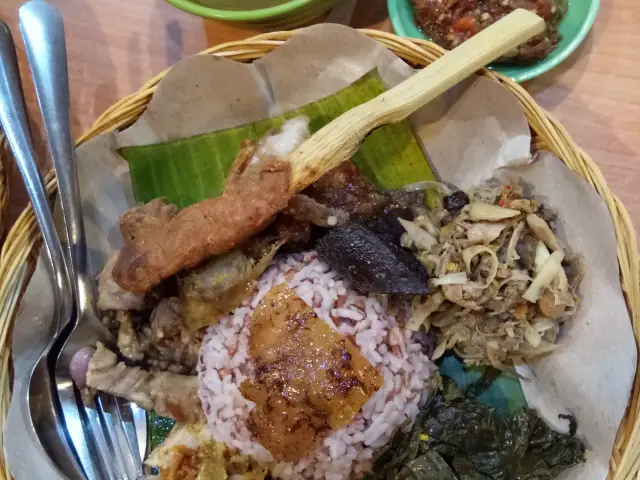 Gambar Makanan Warung Babi Guling Ibu Ayu Komang 3