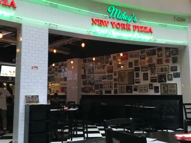 Mikey's Original New York Pizza Food Photo 18